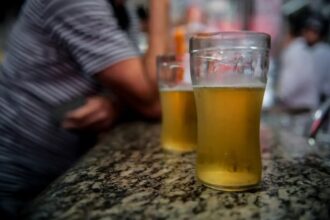 Álcool e cigarro podem causar cegueira, alertam especialistas
