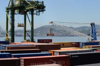 Balança comercial tem superávit de US$ 7,4 bilhões em agosto