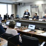 CCJ do Senado aprova PEC que acaba com jornada 6×1