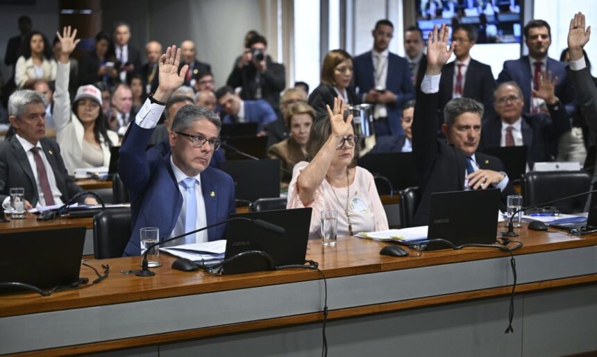 CCJ do Senado aprova texto-base da PEC da Segurança Pública
