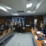 Comissão aprova MP da taxa das blusinhas: texto segue a plenários