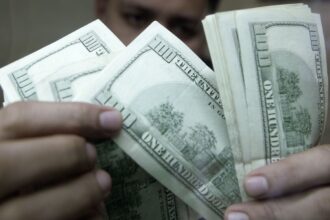 Dólar aproxima-se de R$ 5,17, com notícias do exterior e eleições