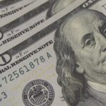 Dólar cai a R$ 5,08 e atinge menor valor em um mês