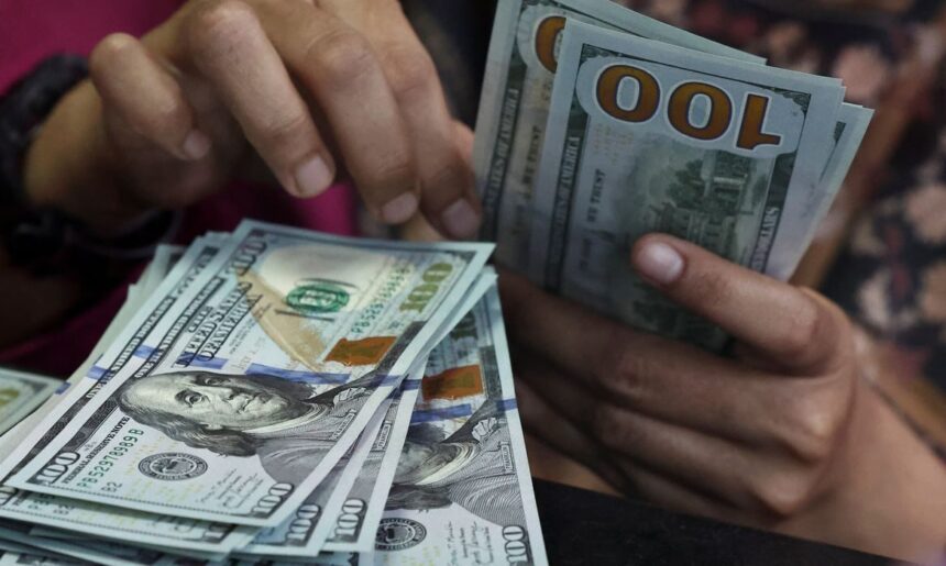 Dólar sobe para R$ 5,22 e atinge maior nível desde março