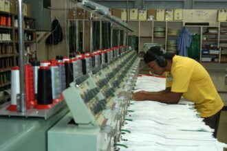 Economia recua 0,4% na passagem de junho para julho, estima FGV
