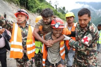 Equipes de resgate do Nepal buscam 900 trabalhadores de hidrelétricas