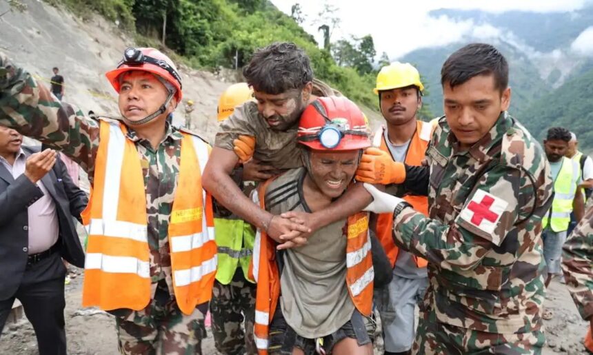 Equipes de resgate do Nepal buscam 900 trabalhadores de hidrelétricas