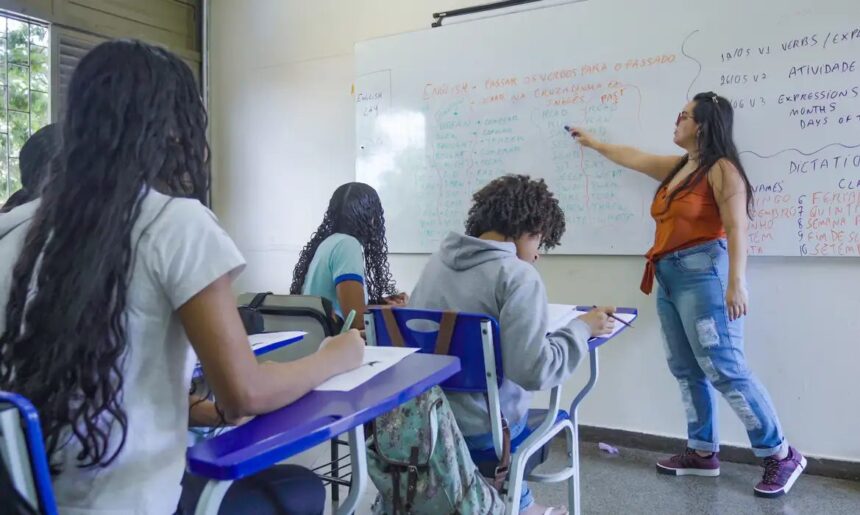 Escolas privadas fora de locais de votação terão aulas normais no DF