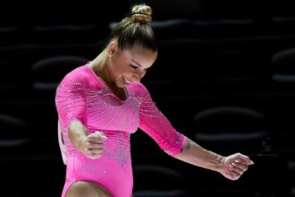 Flávia Saraiva é ouro nas assimétricas da Copa do Mundo de ginástica
