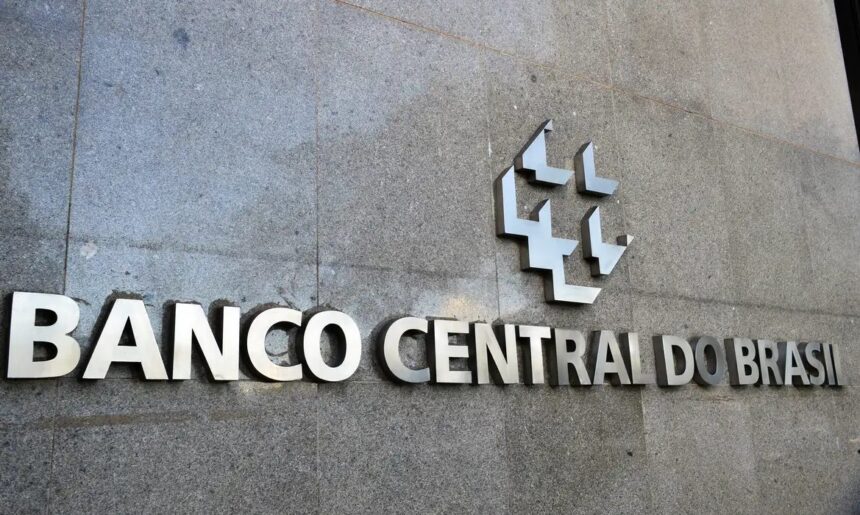 Mercado financeiro reduz previsão da inflação para 5% este ano