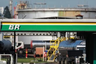 Petrobras aumenta diesel, mas subsídio mantém valor final; entenda