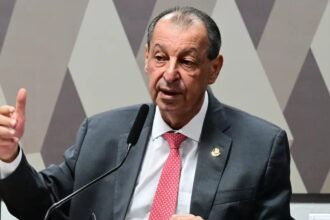 Relator da CCJ rejeita emendas da oposição que buscavam manter 6×1
