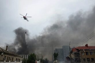 Rússia ataca Kiev após breve pausa para visita de enviados dos EUA