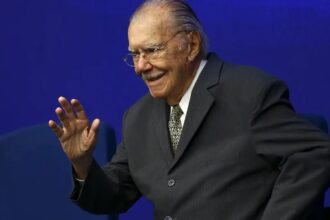Sarney é internado no Sírio-Libanês para tratar pneumonia