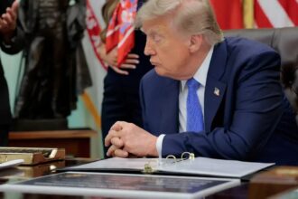 Trump promete US$ 5 mil a cada americano se vencer eleições