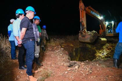 Fábio Mitidieri acompanha trabalho da Deso após rompimento da Adutora do São Francisco