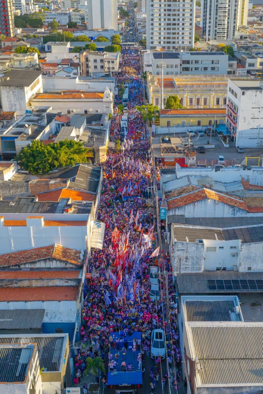 Caminhada Elas com Fábio reúne mulheres no Centro de Aracaju