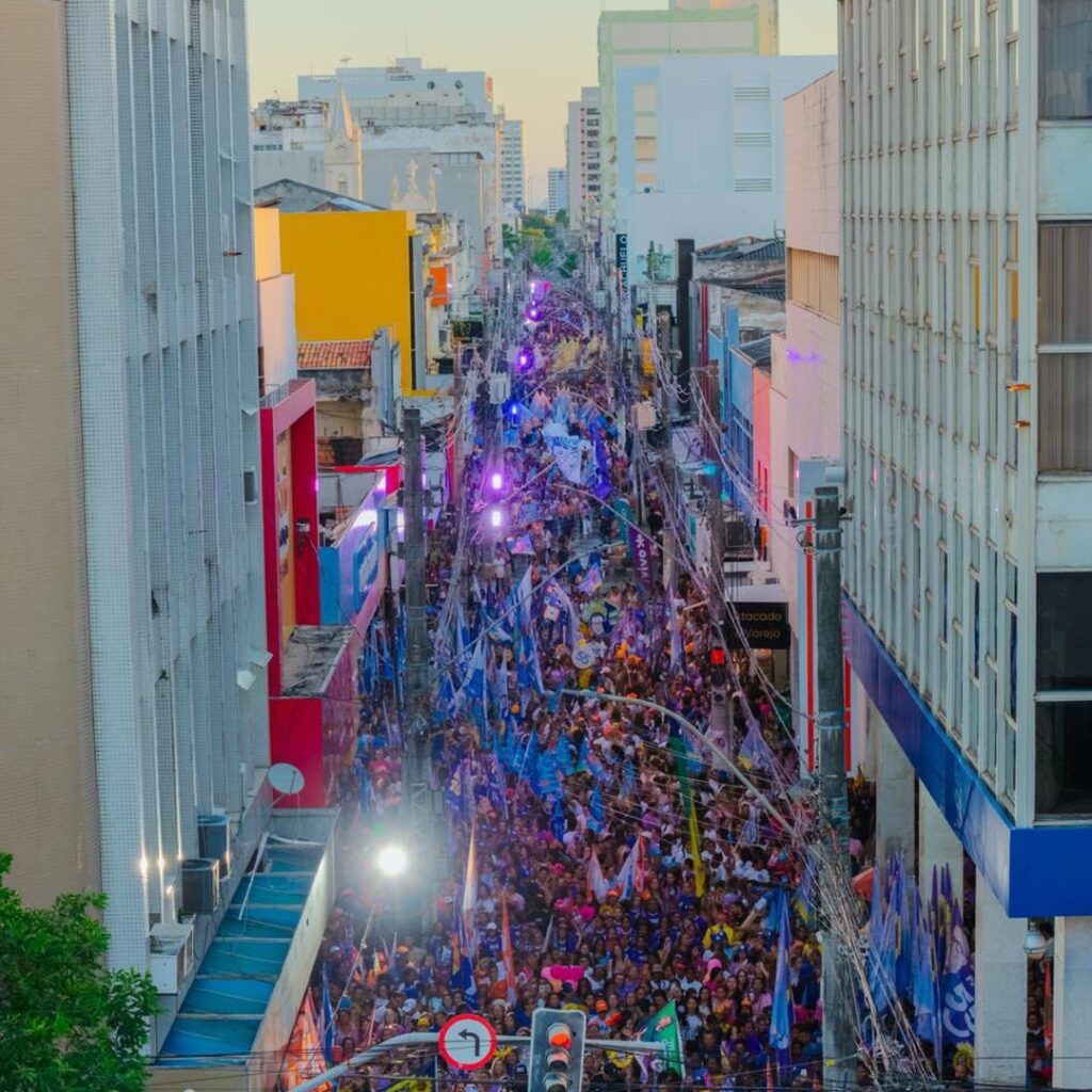 Mais de 15 mil mulheres lotam o Centro de Aracaju em apoio a Fábio Mitidieri