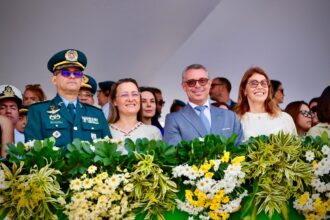 Fábio Mitidieri é bem recepcionado no desfile de 7 de Setembro e evidencia boa aprovação em Sergipe