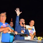 População de Aracaju reforça apoio à reeleição do governador Fábio Mitidieri em carreata no Bugio