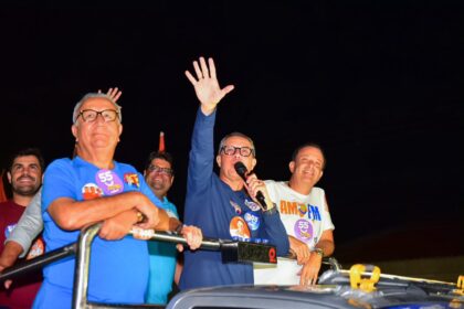 População de Aracaju reforça apoio à reeleição do governador Fábio Mitidieri em carreata no Bugio