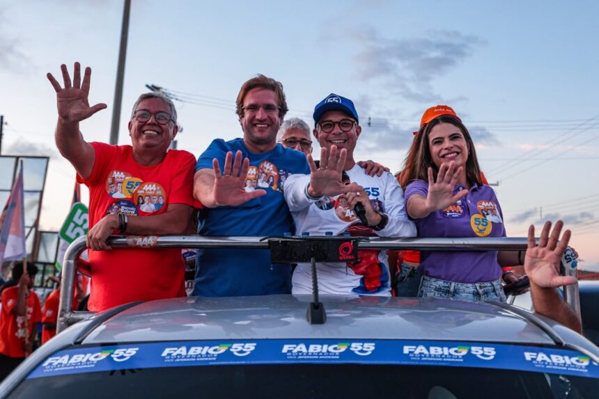 Multidão acompanha a grande carreata de Fábio Mitidieri no Leste sergipano