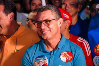 Em mais uma ida ao Sertão, Fábio Mitidieri é abraçado pelo povo nas ruas