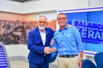 “Entregamos mais de 100 escolas, melhoramos a educação e valorizamos professores”, afirma Fábio à TV Atalaia