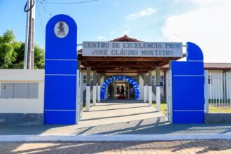 Fábio entregou 100 escolas, criou programa de intercâmbio, premiou alunos e professores e mais
