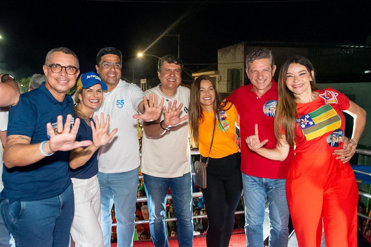 Governador Fábio Mitidieri durante caminhada no Sul de Sergipe