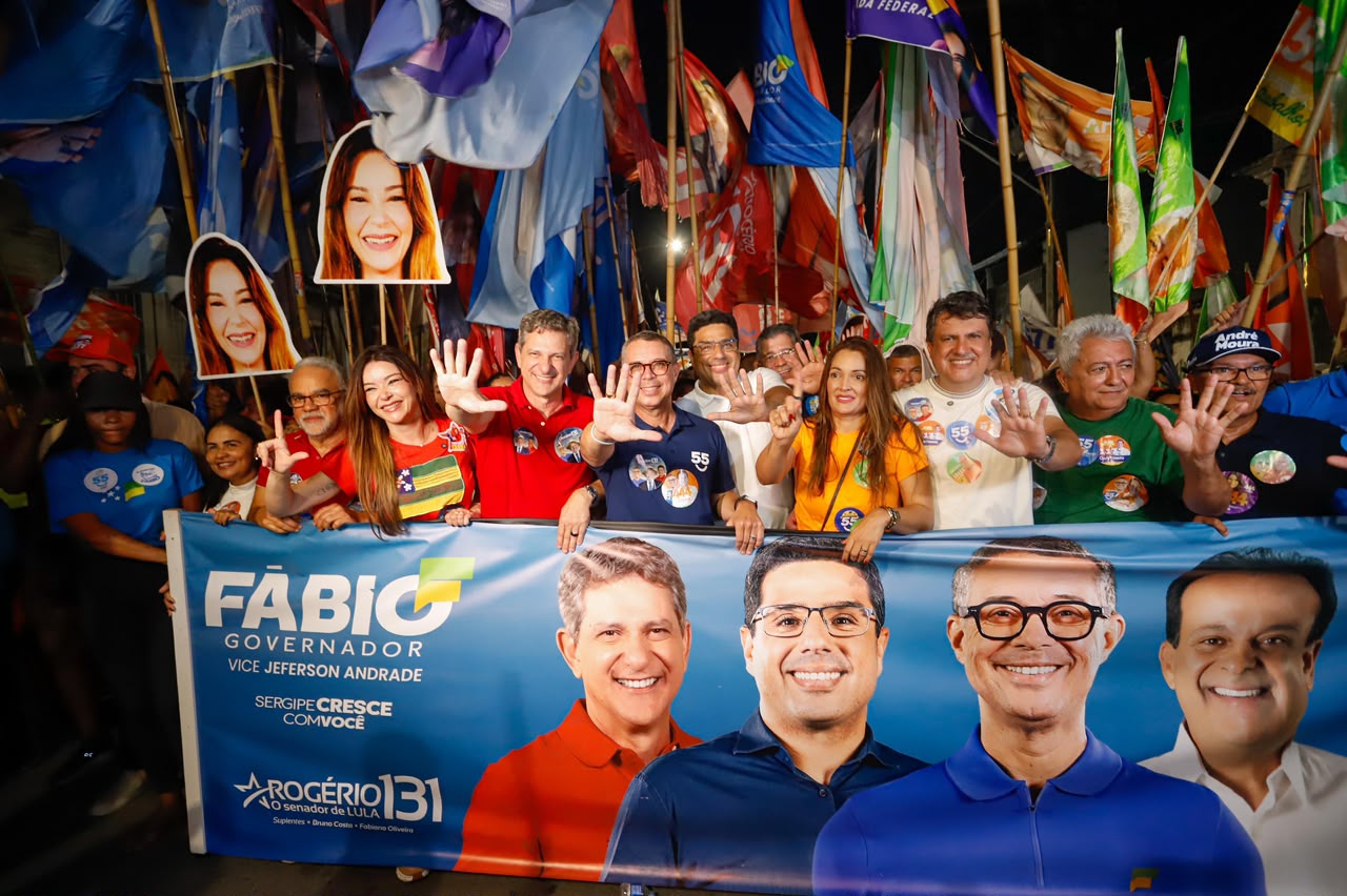 Governador Fábio Mitidieri durante caminhada no Sul de Sergipe