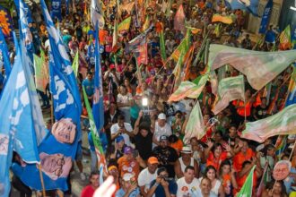 Milhares de sergipanos prestigiam governador Fábio em caminhadas em Estância e Arauá