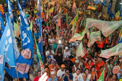 Milhares de sergipanos prestigiam governador Fábio em caminhadas em Estância e Arauá