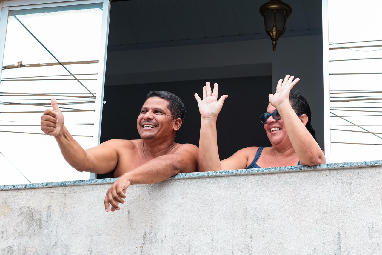 Governador Fábio Mitidieri durante caminhada na Zona Sul de Aracaju
