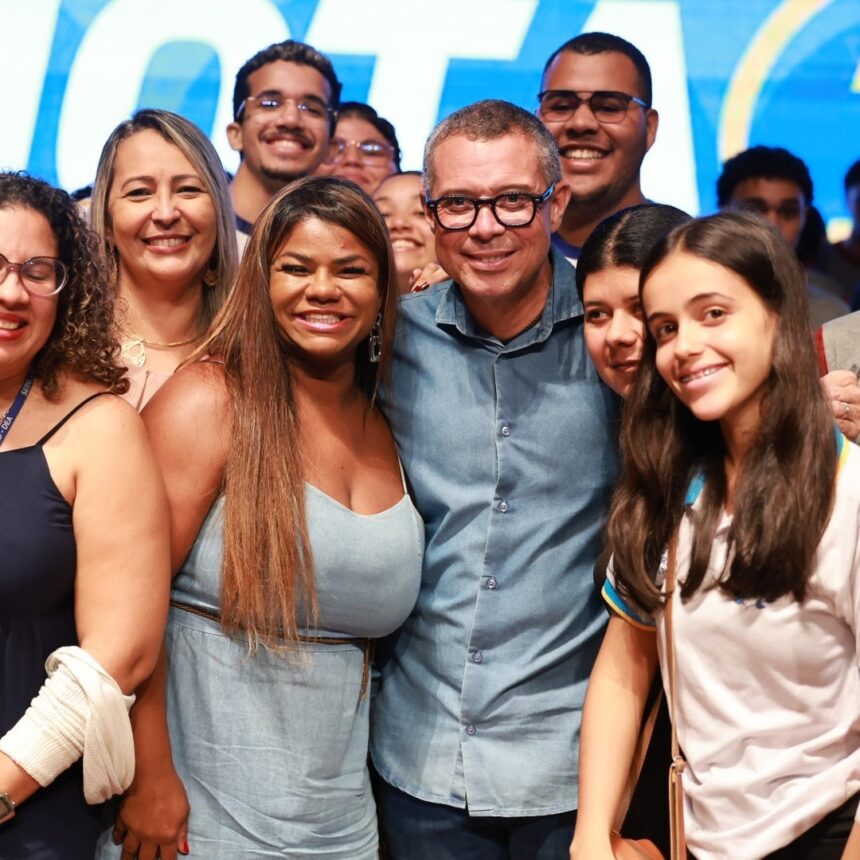 Fábio Mitidieri valoriza professores com salários maiores e premiação por desempenho