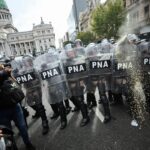 Ajuste de Milei reduz número de novos aposentados em 53% na Argentina