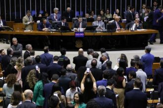 Alcolumbre marca votação da PEC pelo fim da 6×1 para quarta-feira