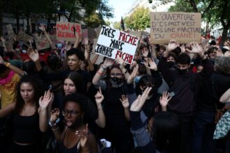 Alunos e professores protestam na França no maior dia de mobilização