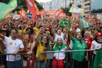 Ato em apoio à democracia e a Lula reúne milhares no Rio e Brasília