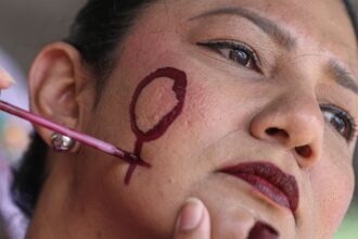 Aumentam agressões políticas em mês de luta contra violência à mulher