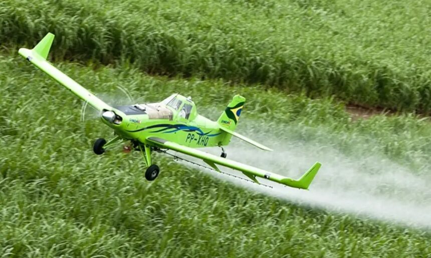 Brasil é 2º maior importador de pesticidas proibidos na UE, diz Oxfam