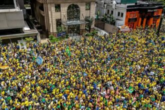 Campanha de Flávio Bolsonaro realiza manifestação na Paulista