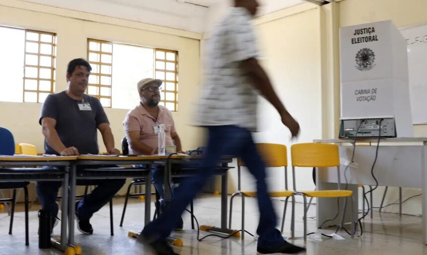 Cerca de 158,7 milhões de eleitores vão às urnas em todo o país