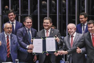Congresso promulga emenda do fim da 6×1; escala 5×2 começa em 60 dias