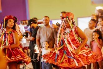Cortejo folclórico aproxima crianças da cultura popular sergipana na Vila da Criança