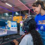 Crianças e adolescentes atendidos por instituição social desfrutam de noite de diversão na Vila da Criança