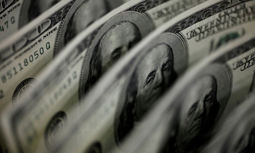 Dólar sobe 8,21%, e bolsa cai 13,88% após reeleição de Lula