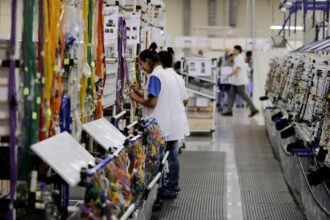Faturamento da indústria cai 3,5% em agosto, informa CNI