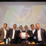 Flávio Bolsonaro recebe apoio de governadores eleitos e Cury