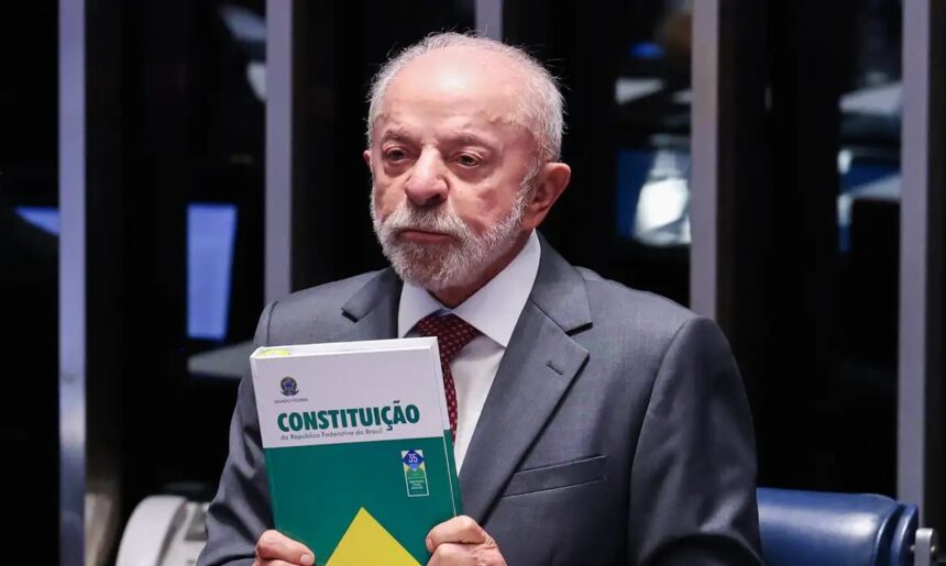 Lula faz campanha em MG e celebra fim da jornada 6×1
